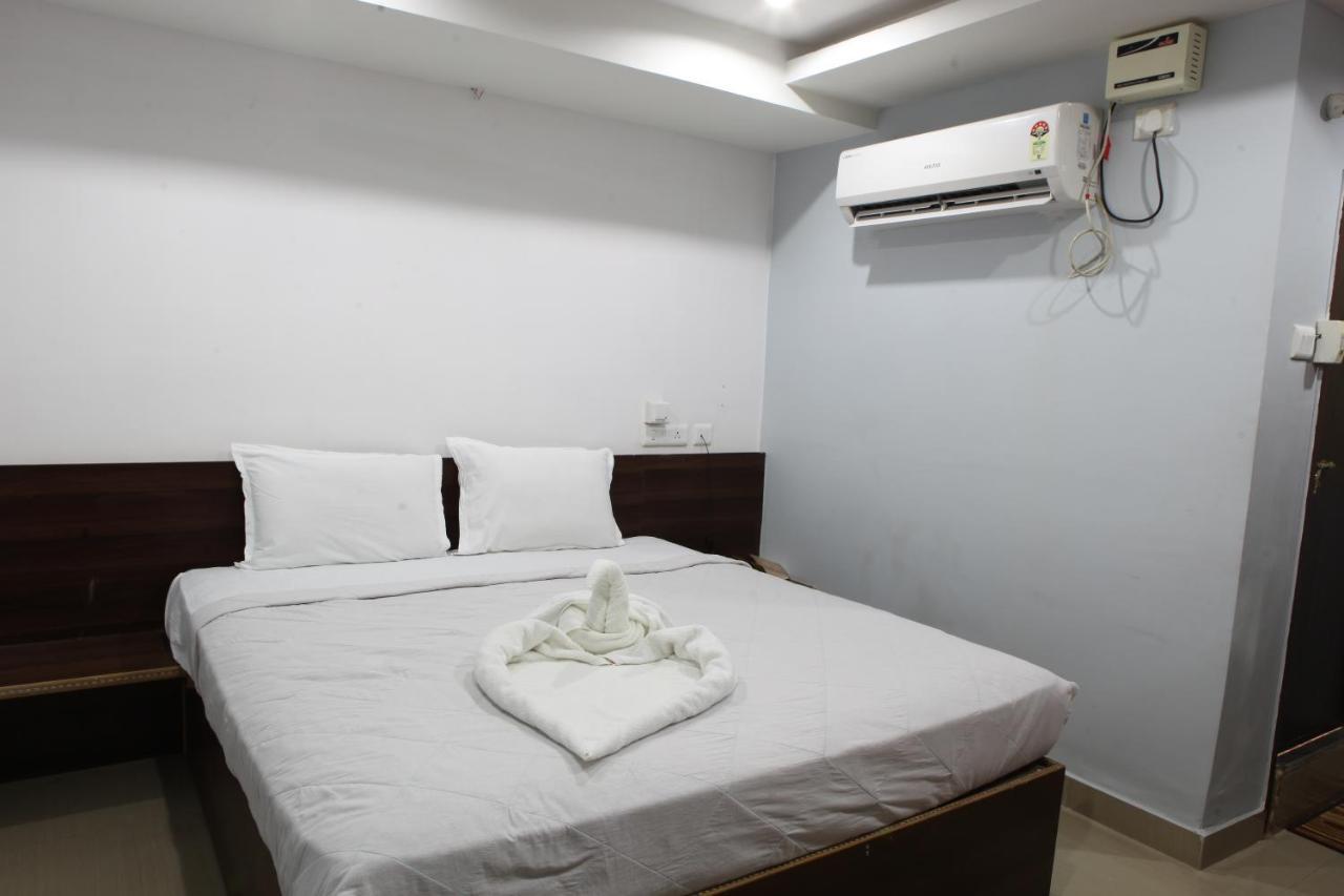 Nova Pride Hotel Hyderabad Eksteriør bilde